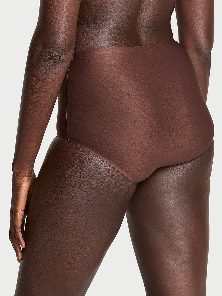 Chiloți cu talie înaltă Flex. Produsul este maro și provine din colecția Body by Victoria.
