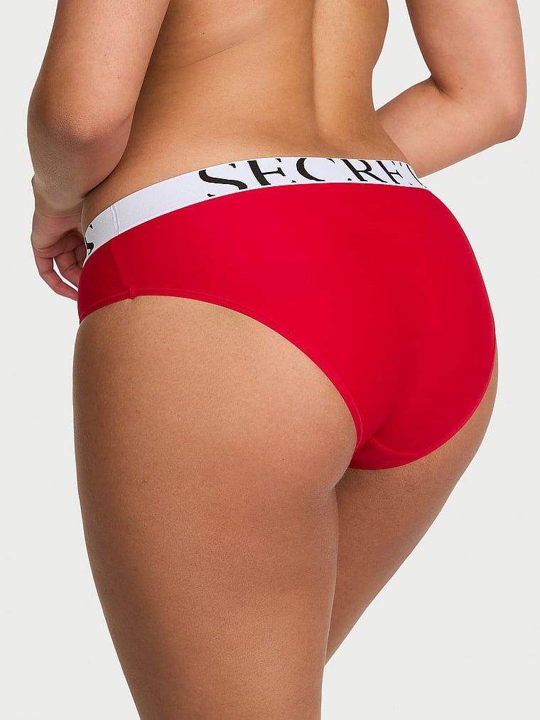 Chiloți cu logo-ul Cool Hiphugger. Produsul este roșu și provine din colecția Victoria's Secret.