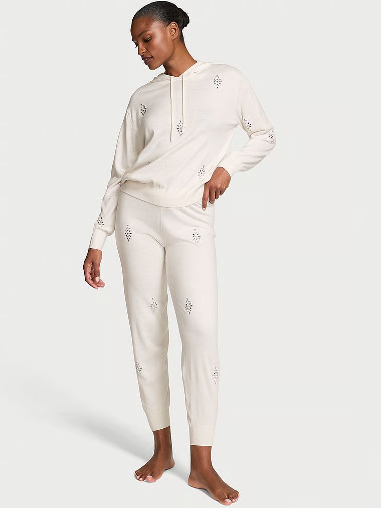 Pantaloni de trening cu cristale Crystal Sparkle. Produsul este de culoare albă și provine din colecția Victoria's Secret.