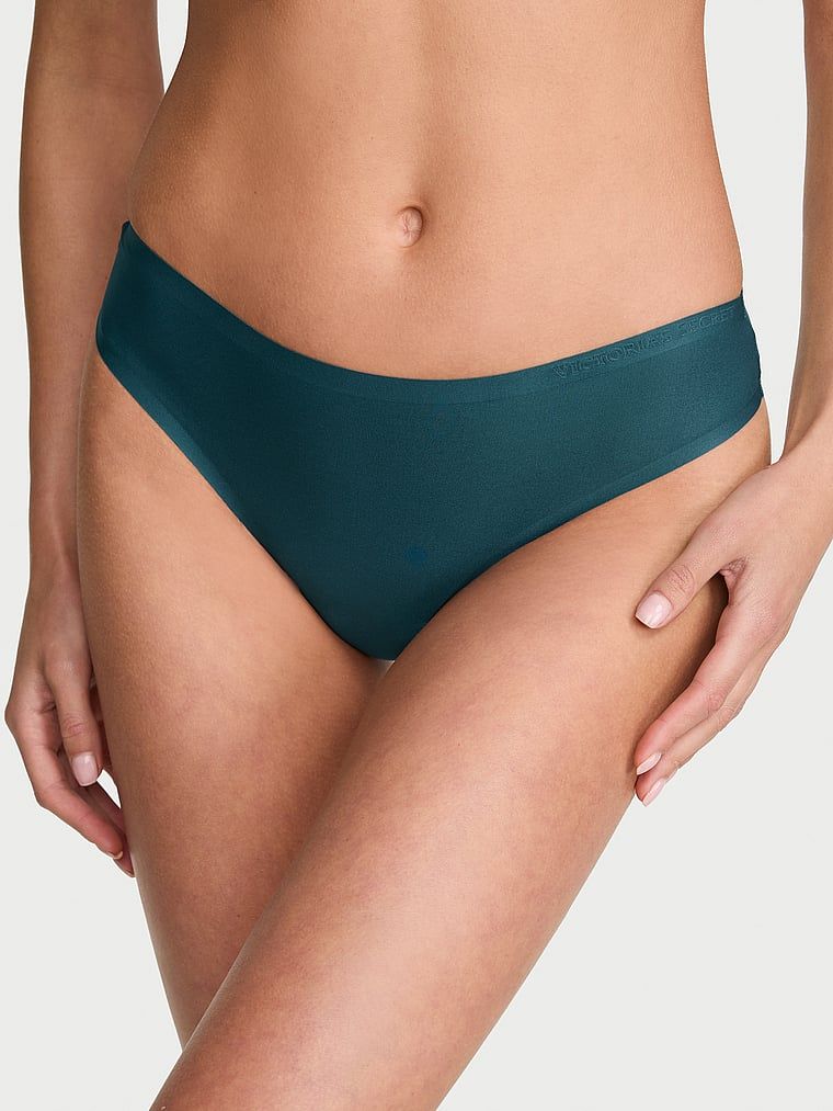 Tanga din microfibră Flex. Produsul este albastru și provine din colecția Body by Victoria.