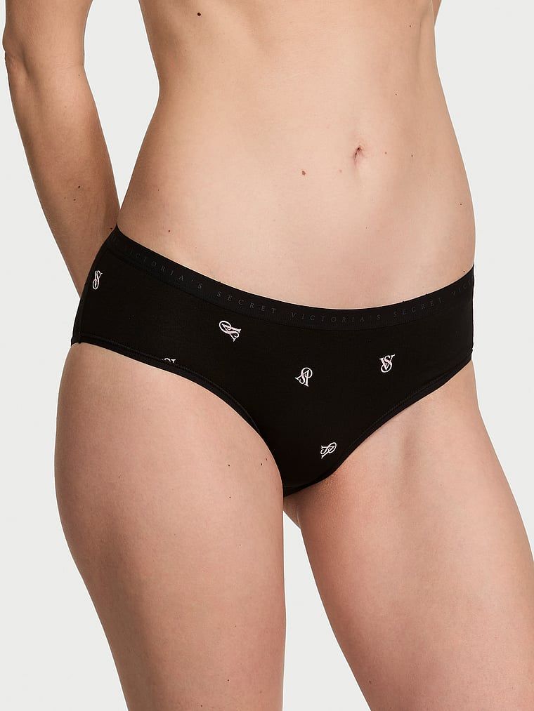 Chiloți din bumbac cu hiphugger. Produsul este modelat și provine din colecția Victoria's Secret.