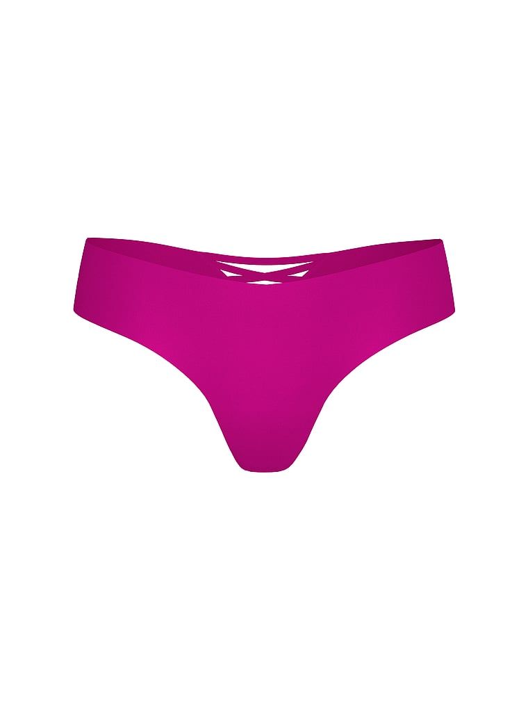 Tanga fără cusături cu bretele în spatele curelei No-Show. Produsul este de culoare violet și provine din colecția No-Show.