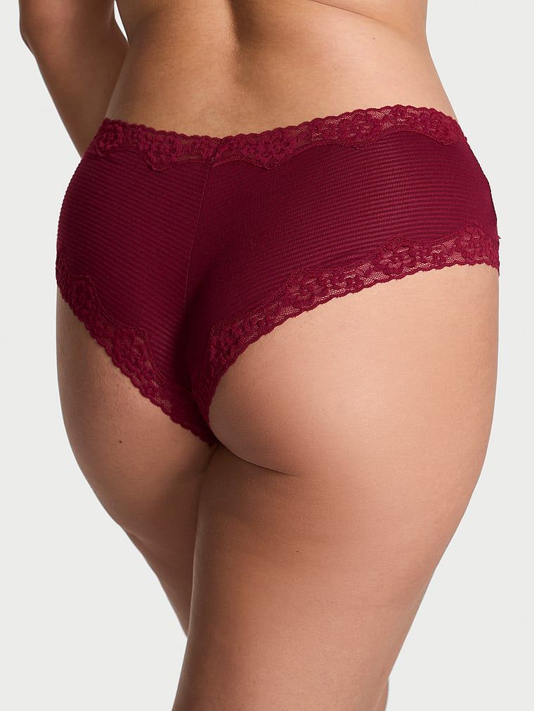 Chiloți de bumbac cu dungi cu dantelă pe margini Cheeky. Produsul este de culoare roșie și provine din colecția Lace Trim.