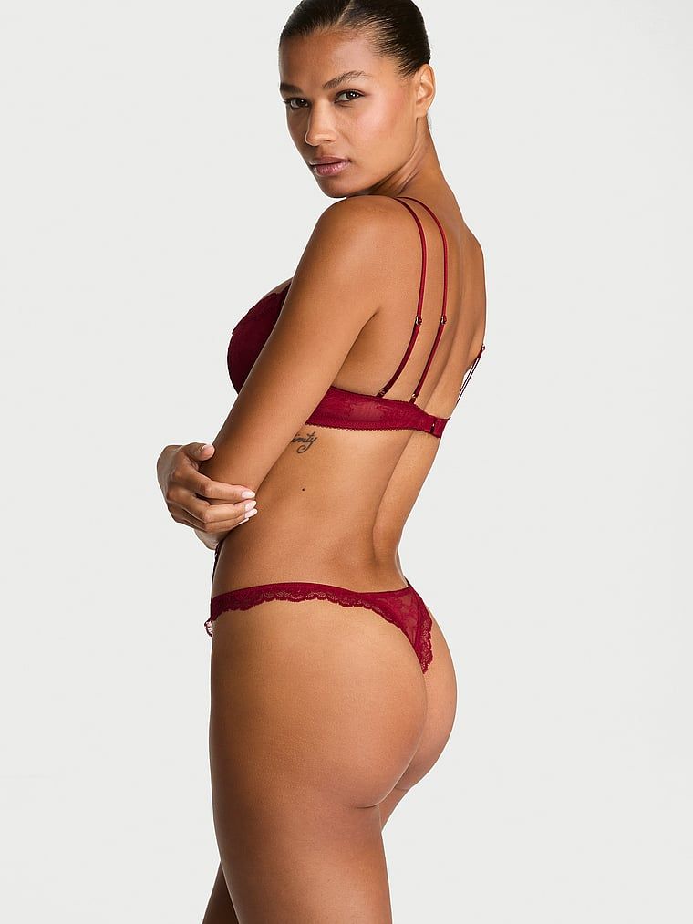 Body din dantelă cu umplutură push-up. Produsul este roșu și provine din colecția Very Sexy.