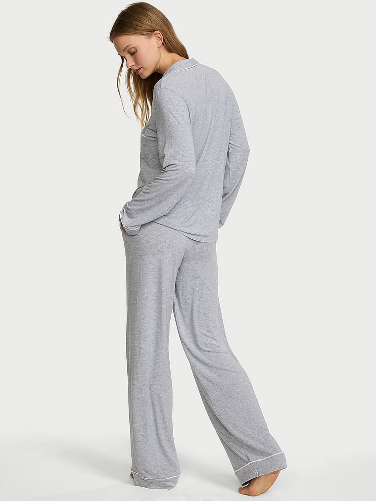 Pijamale făcute din SoSoft modal. Produsul este de culoare gri și provine din colecția Victoria's Secret.