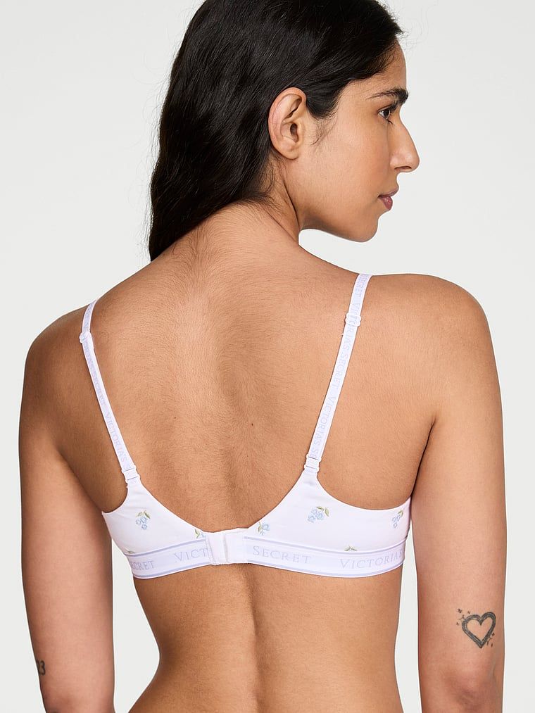 Sutien din bumbac ușor căptușit cu broderie demi. Produsul este modelat și provine din colecția de tricouri.