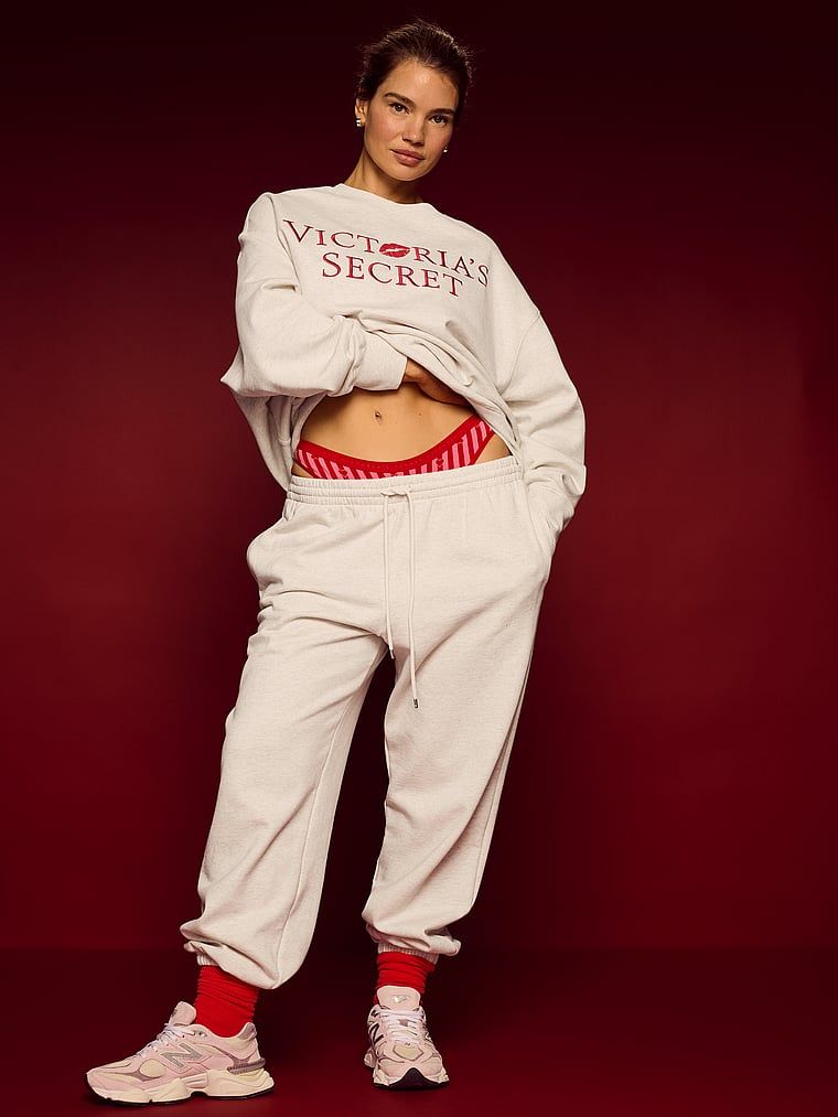 Pantaloni de trening în afara serviciului. Produsul este bej și provine din colecția Angel Essentials.