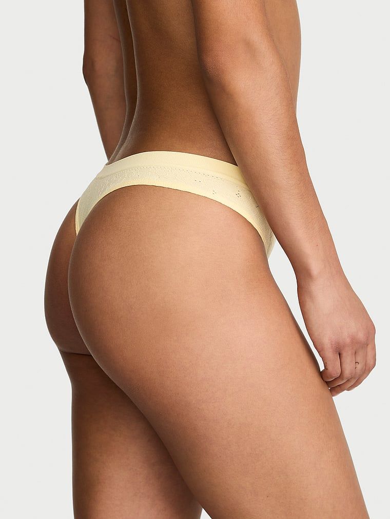 Ribă florală tanga. Produsul este de culoare galbenă și provine din colecția Seamless (Seamless Collection).