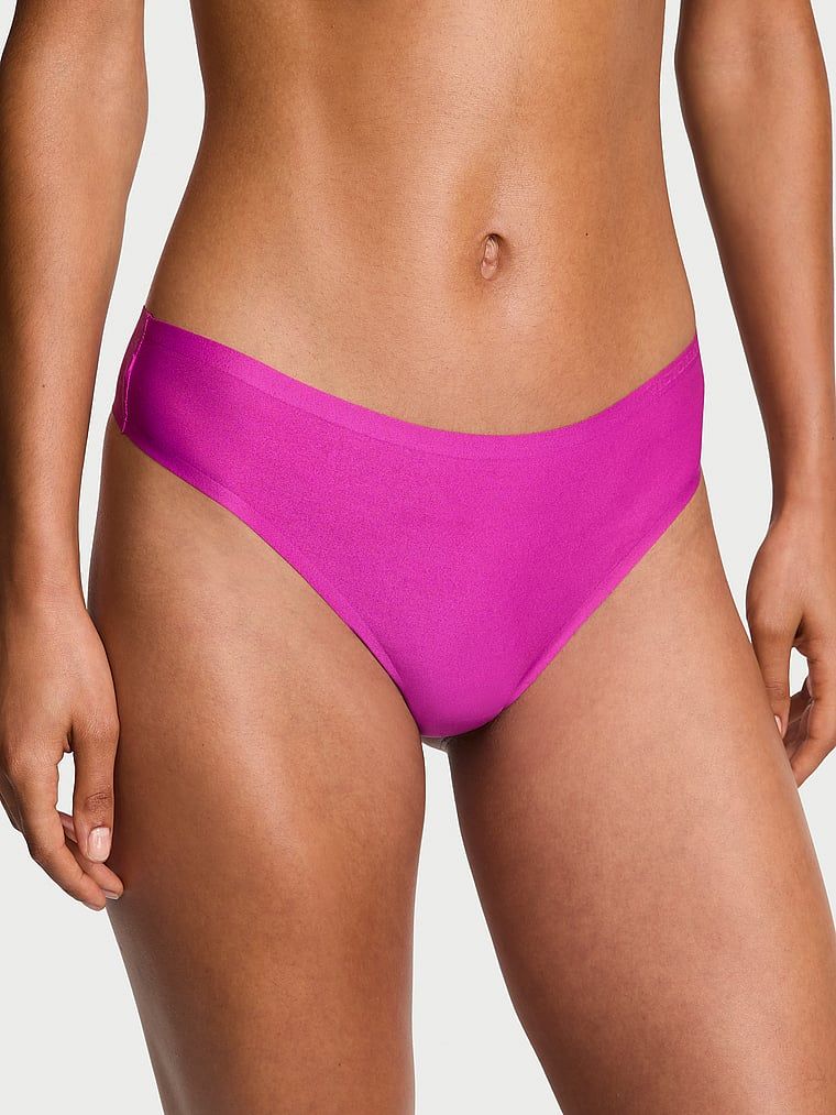 Tanga din microfibră flexibilă. Produsul este roz și provine din colecția Body by Victoria.