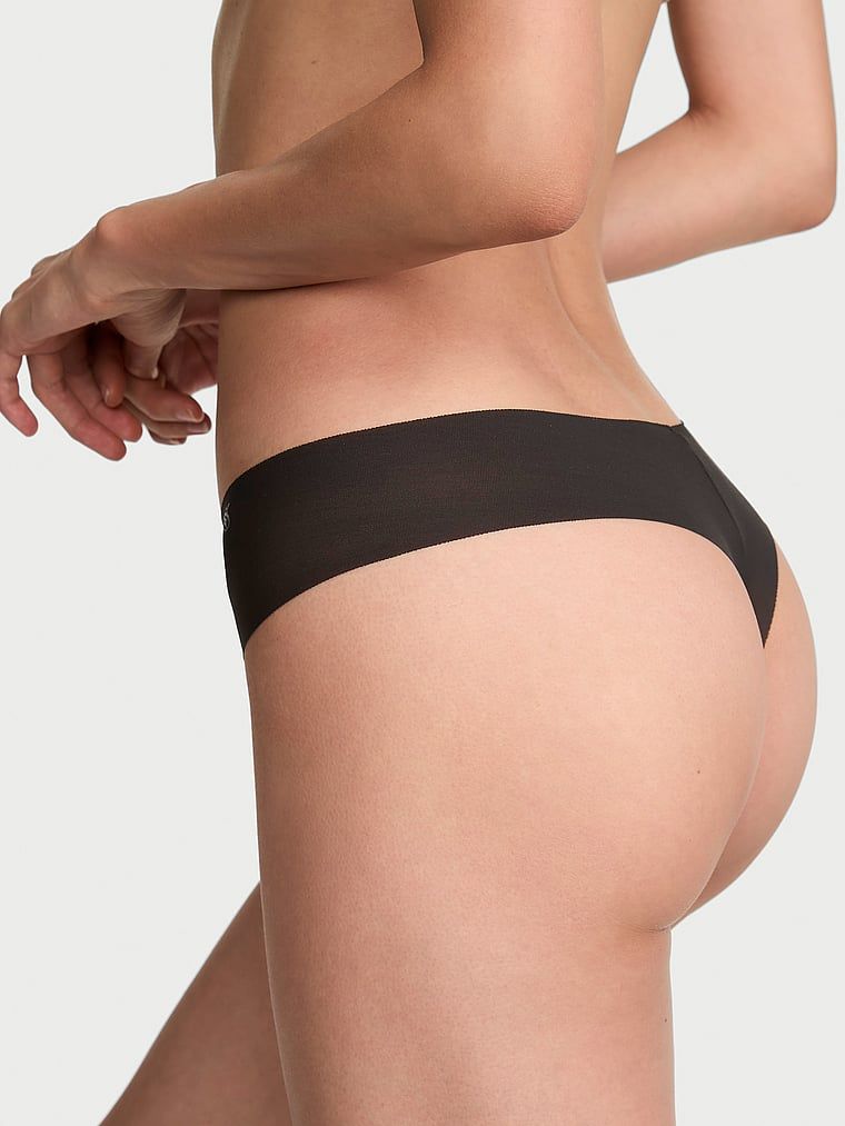 Tanga de plasă care nu apare. Produsul este negru și provine din colecția No-Show.