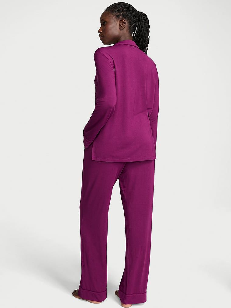 Pijamale realizate din SoSoft modal. Produsul este de culoare mov și provine din colecția Victoria's Secret.