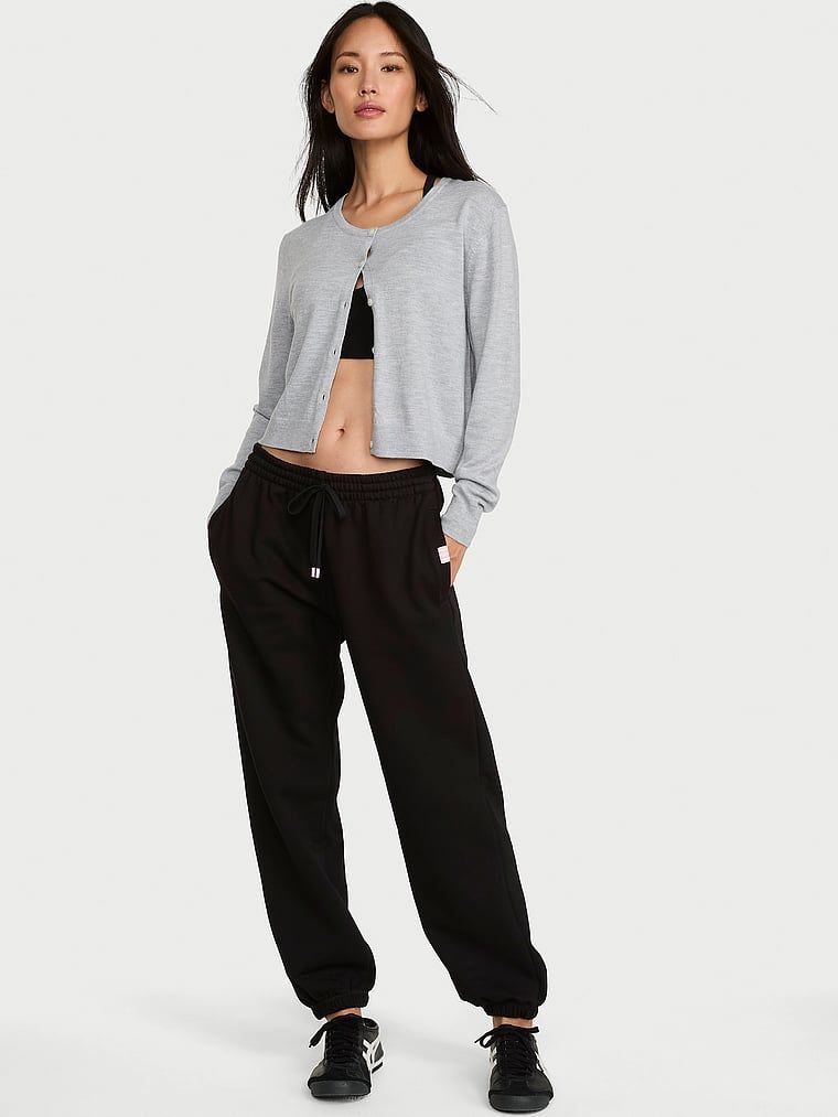 Pantaloni de trening din bumbac în afara serviciului. Produsul este negru și provine din colecția Angel Essentials.