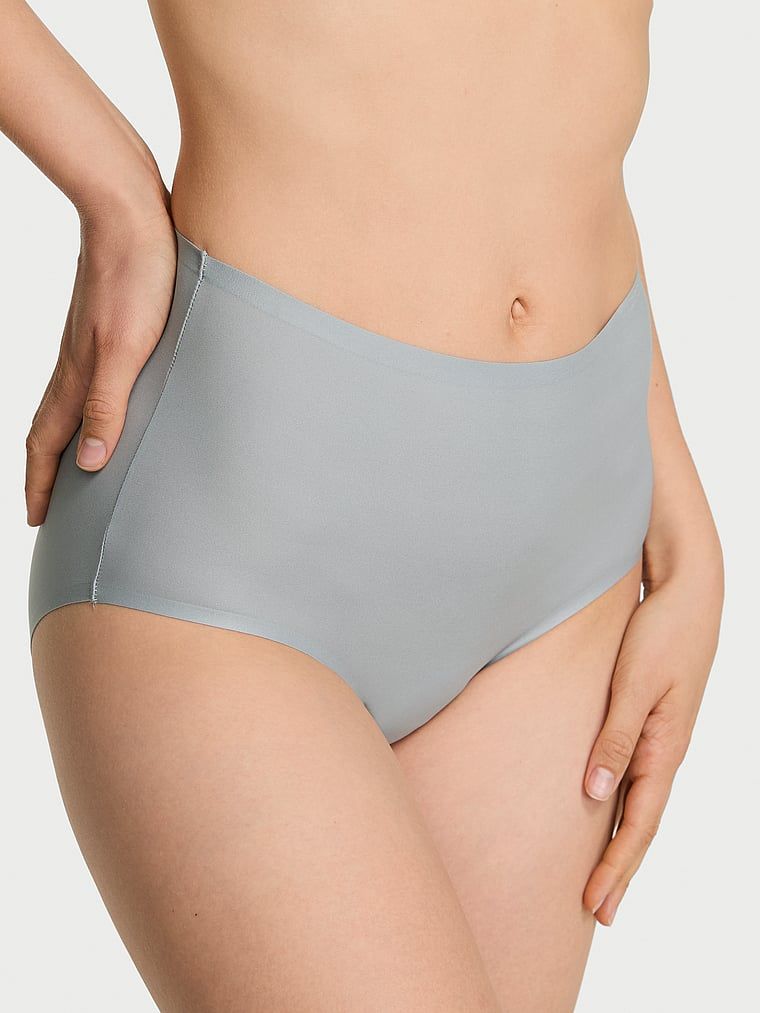 Chiloți flexibili din microfibră. Produsul este gri și provine din colecția Body by Victoria.