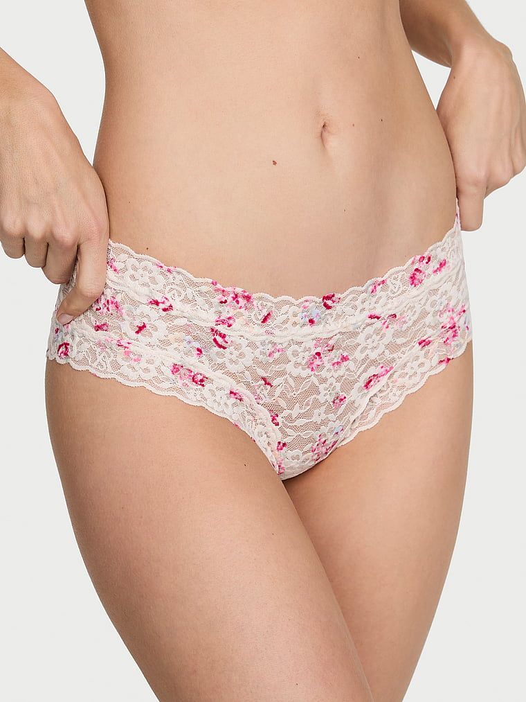 Dantelă Chiloți din dantelă obraznici. Produsul are un model floral și provine din colecția Lacie.