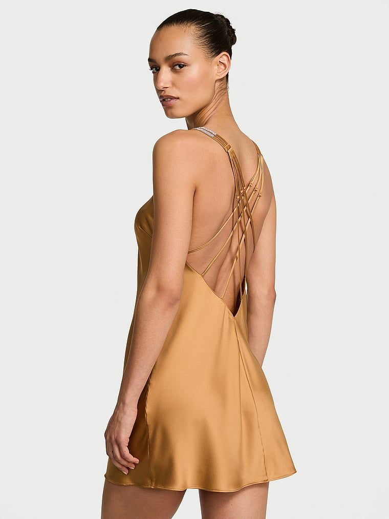 Cămașă de noapte din satin cu bretele lucioase Gradient Shine Strap Slip. Produsul este de culoare maro și provine din colecția Very Sexy.