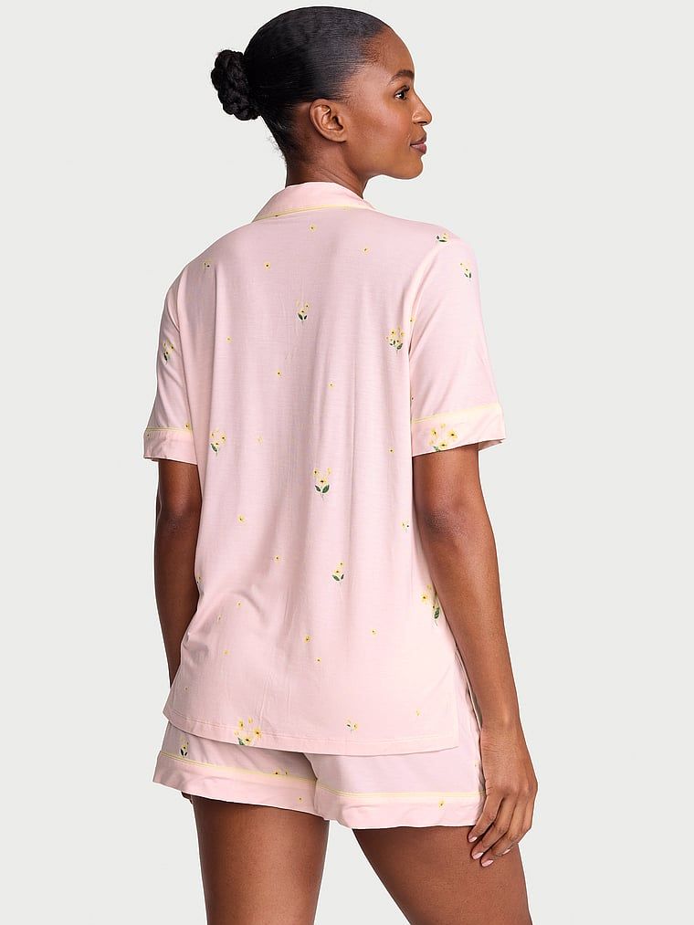 Pijamale modale cu pantaloni scurți SoSoft. Produsul are un model floral și provine din colecția Victoria's Secret.