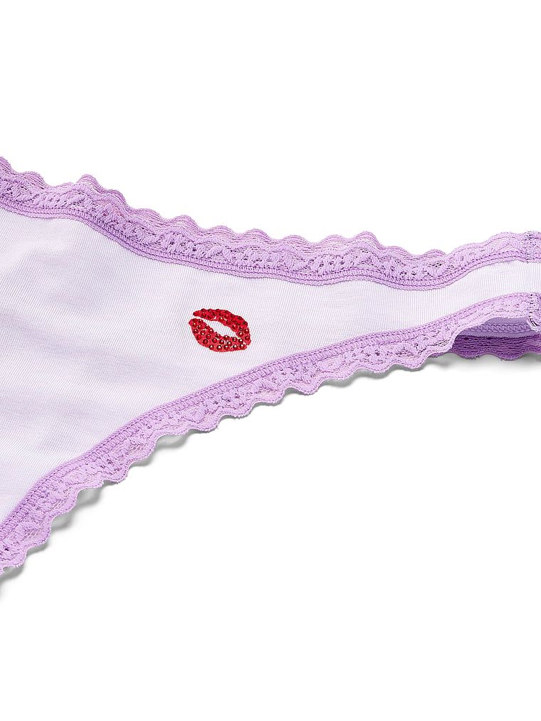 Chiloți de bumbac cu dantelă pe margini, dantelă-talie obraznică. Produsul este de culoare mov și provine din colecția Lace Trim.