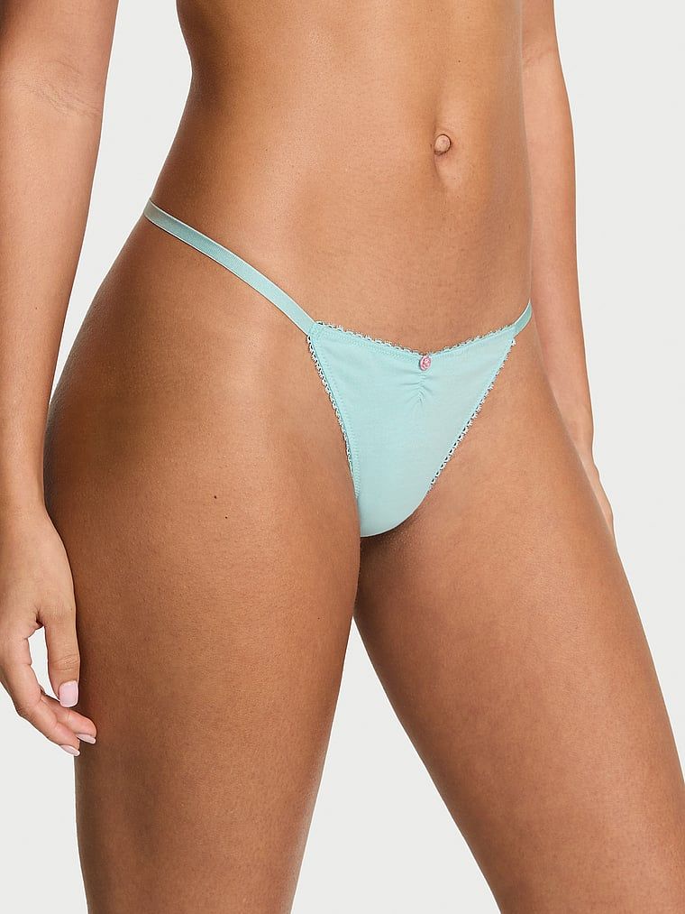 Tanga de bumbac cu dantelă la spate, dantelă în formă de inimă. Produsul este albastru și provine din colecția Victoria's Secret.