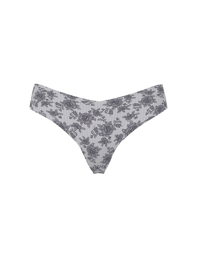 Tanga fără cusură. Produsul are un model floral și provine din colecția No-Show.