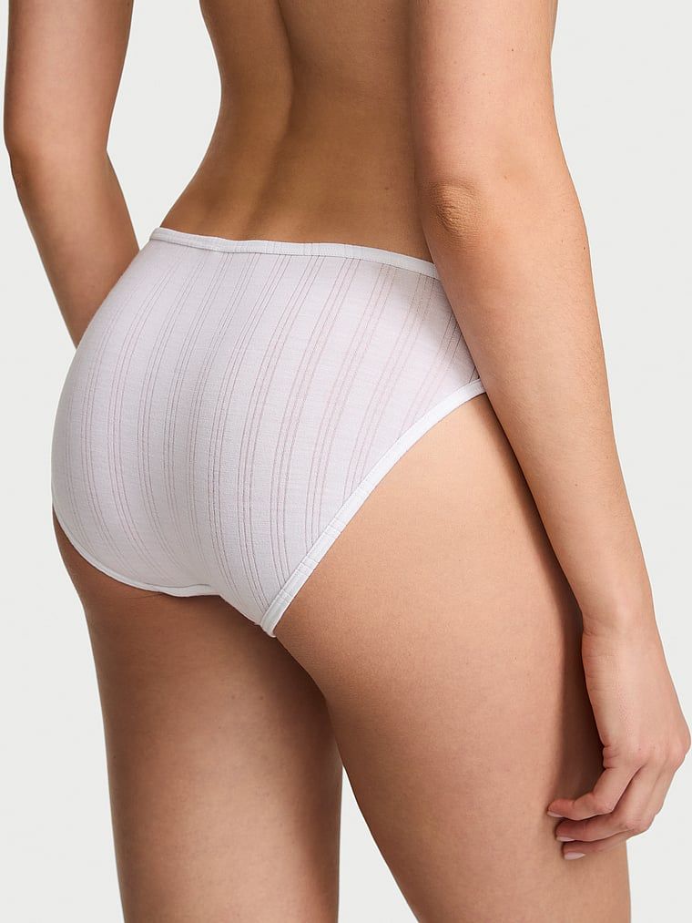 Chiloți făcuți din modalul Ultra-Fine Bikini. Produsul este alb și provine din colecția Victoria's Secret.