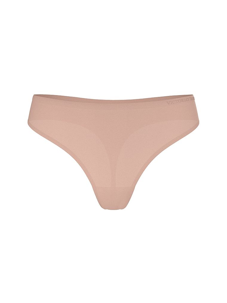 Tanga din microfibră flexibilă. Produsul este bej și provine din colecția Body by Victoria.