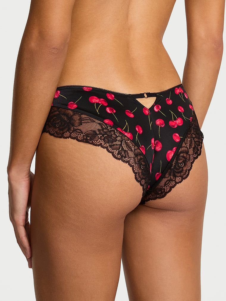 Chiloți din dantelă cu dantelă pe margini și picioare înalte Lace-Trim Cheeky. Produsul este modelat și provine din colecția Very Sexy.