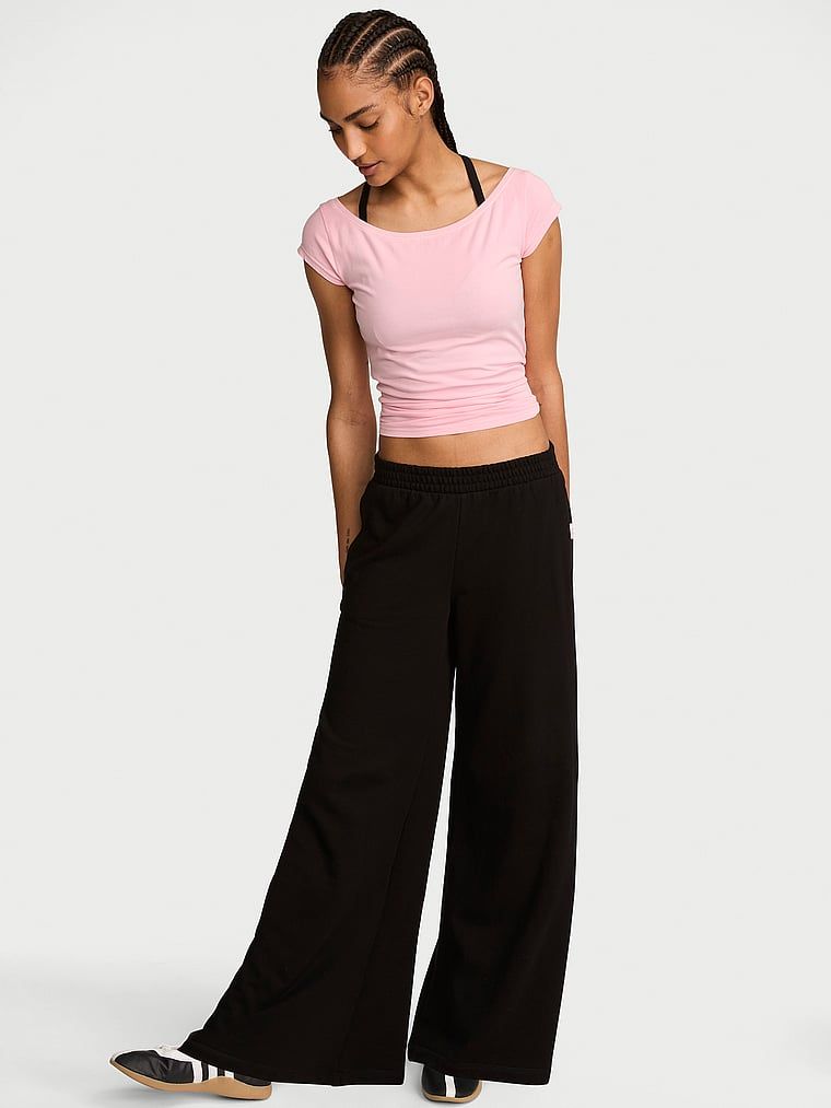 Pantaloni de bumbac cu picioare late Off-Duty. Produsul este negru și provine din colecția Angel Essentials.