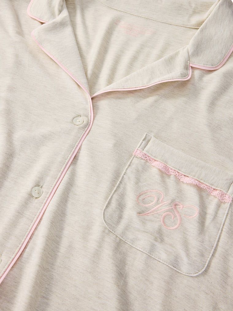 Pijamale făcute din SoSoft modal. Produsul este de culoare bej și provine din colecția Victoria's Secret.