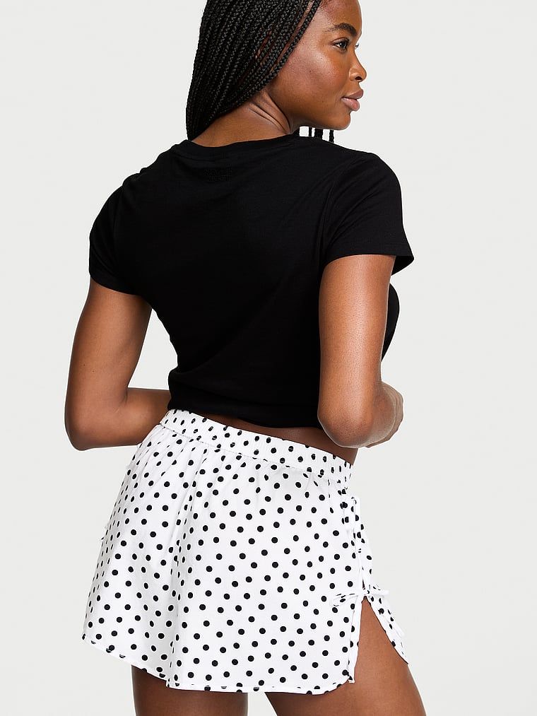 Pantaloni scurți de pijama Heritage din bumbac Mix & Match. Produsul este modelat și provine din colecția Victoria's Secret.