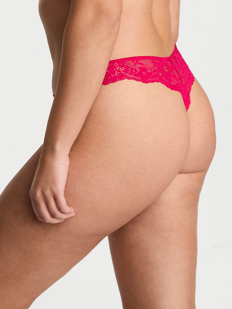 Tanga din dantelă. Produsul este roz și provine din colecția Dream Angels.