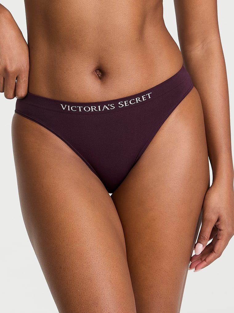 Chiloți de bikini fără cusături. Produsul este de culoare violet și provine din colecția Seamless