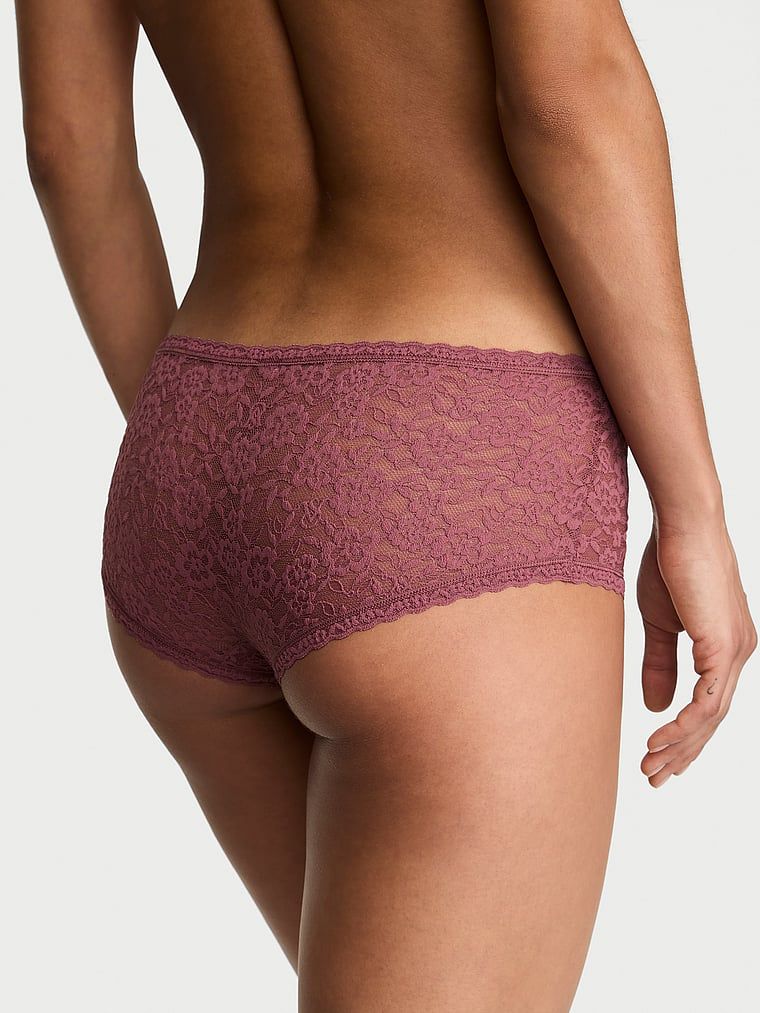 Pantaloni scurți din dantelă, pantaloni scurți cu talie joasă Boyshort. Produsul este roz și provine din colecția Lacie.