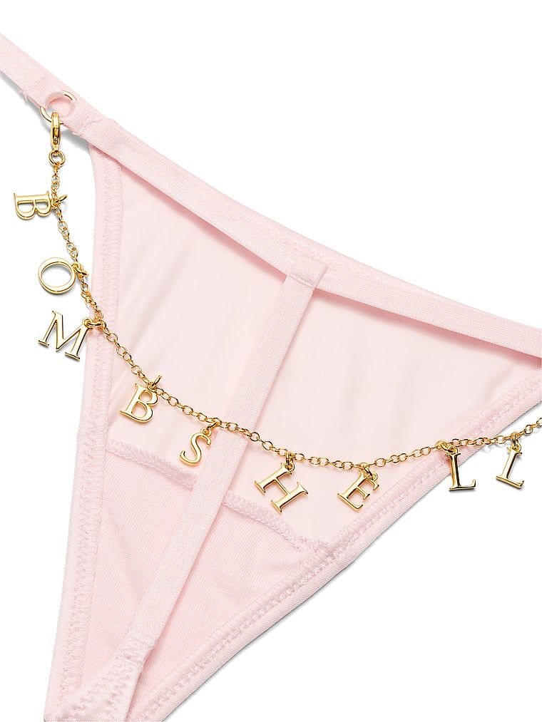 Tanga cu un lanț pe spate Charm. Produsul este roz și provine din colecția Very Sexy.