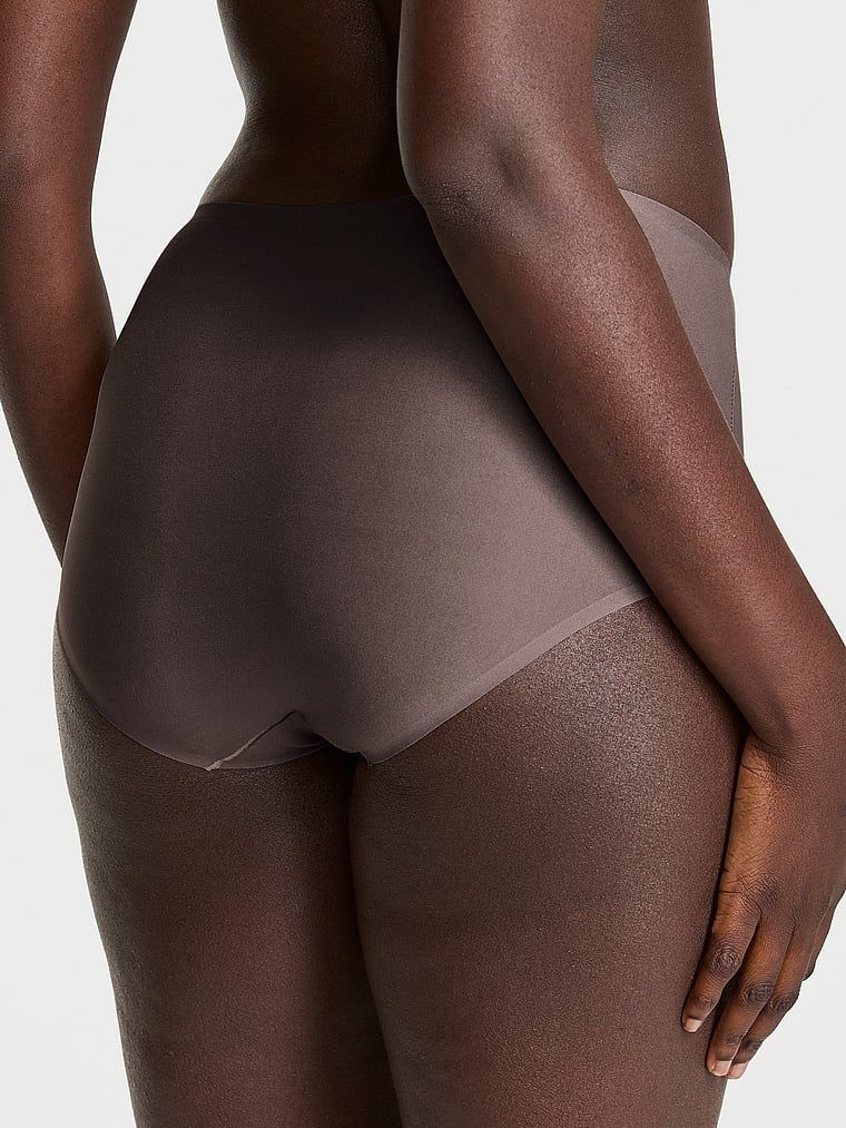 Chiloți flexibili din microfibră. Produsul este gri și provine din colecția Body by Victoria.