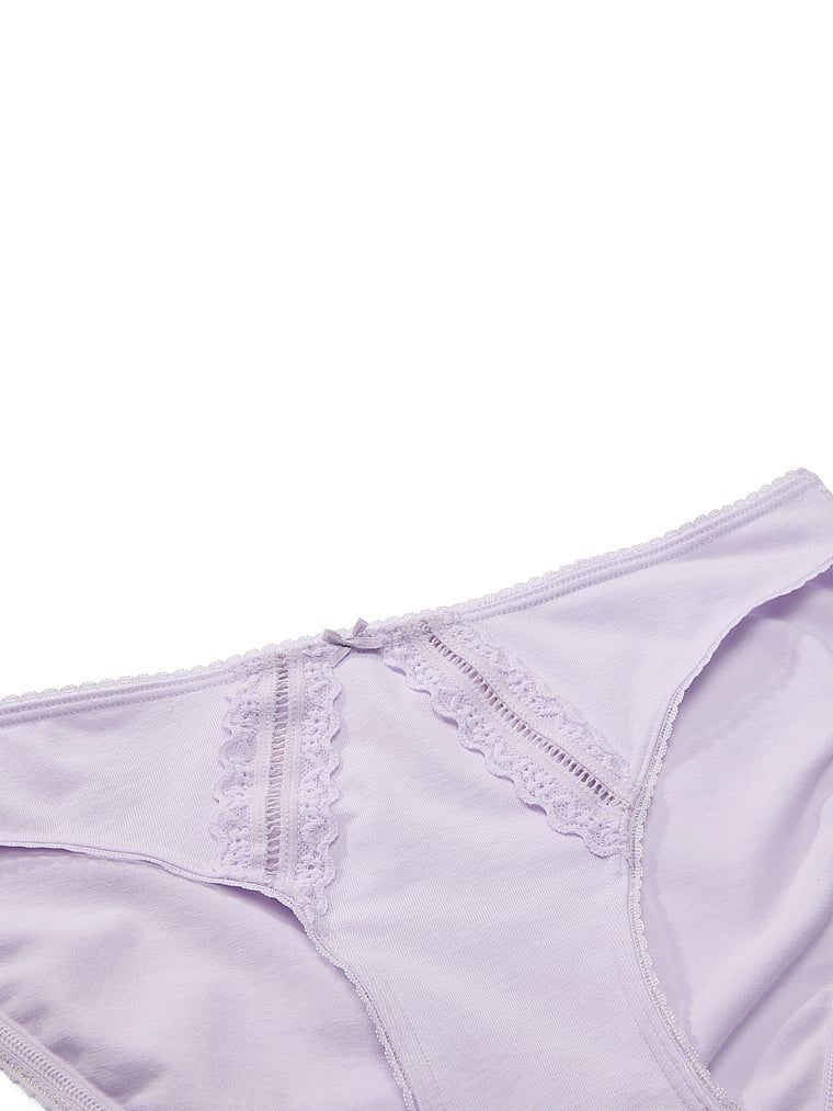 Chiloți din bumbac cu dantelă de bikini. Produsul este de culoare mov și provine din colecția Victoria's Secret.