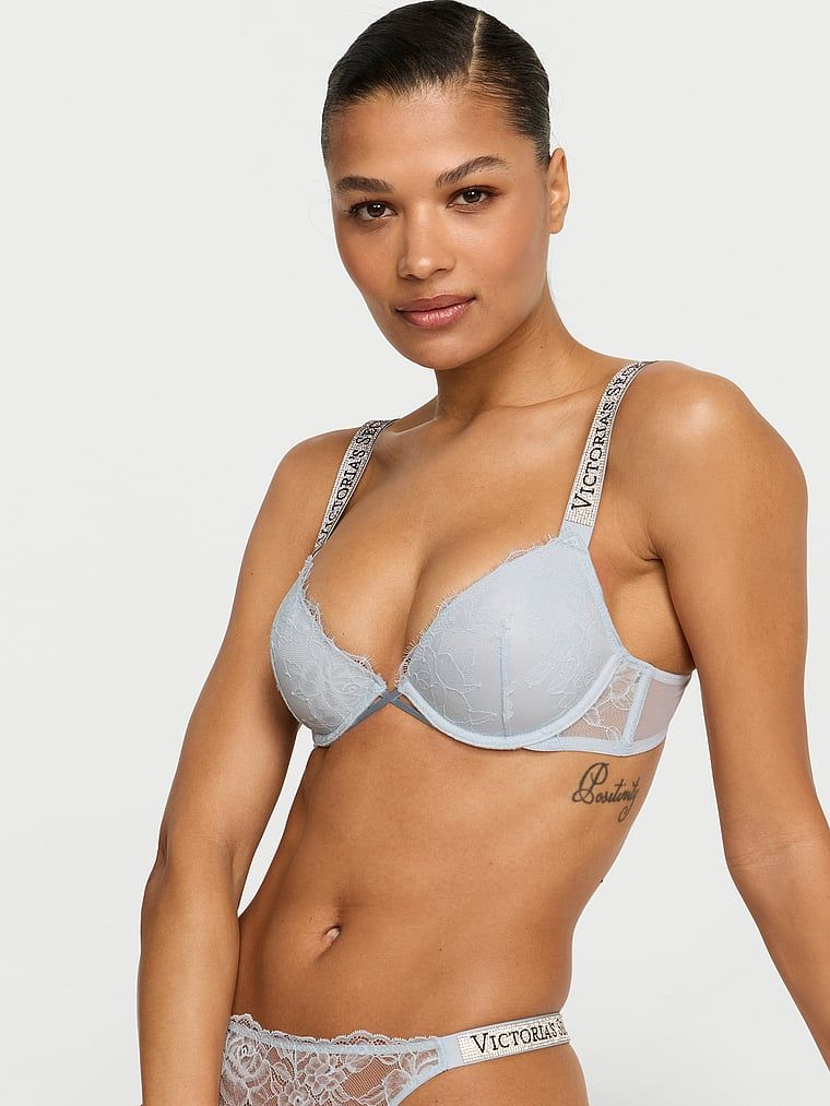Suten din dantelă ușor căptușită cu bretele Shine Strap Demi lucioase. Produsul este de culoare albastră și provine din colecția Very Sexy.