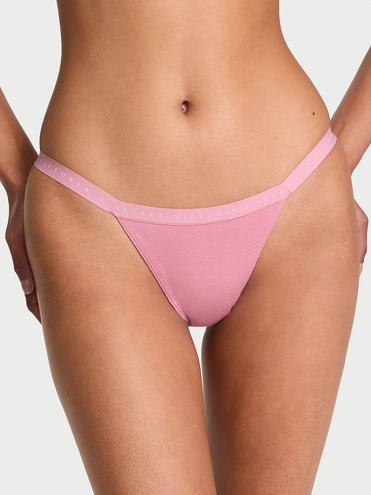 Tanga din bumbac elastic. Produsul este roz și provine din colecția Victoria's Secret.