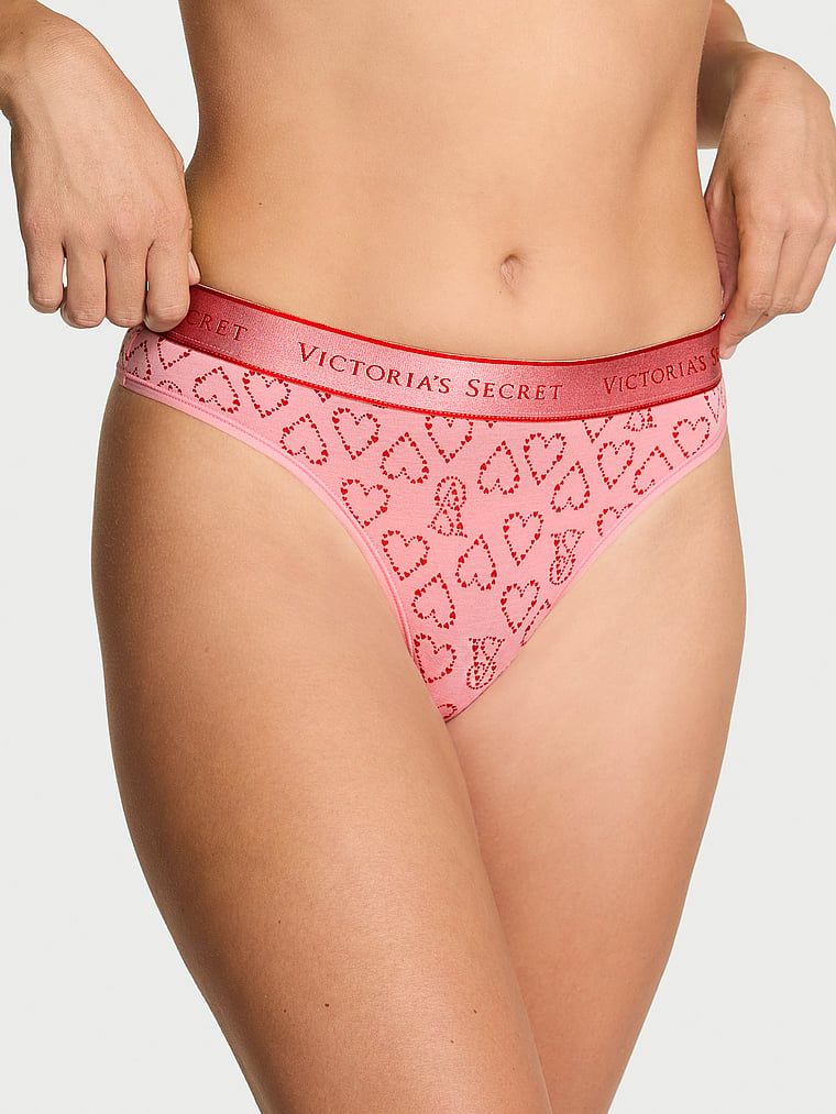 Tanga de bumbac cu logo la talie. Produsul este modelat și provine din colecția Bumbac.