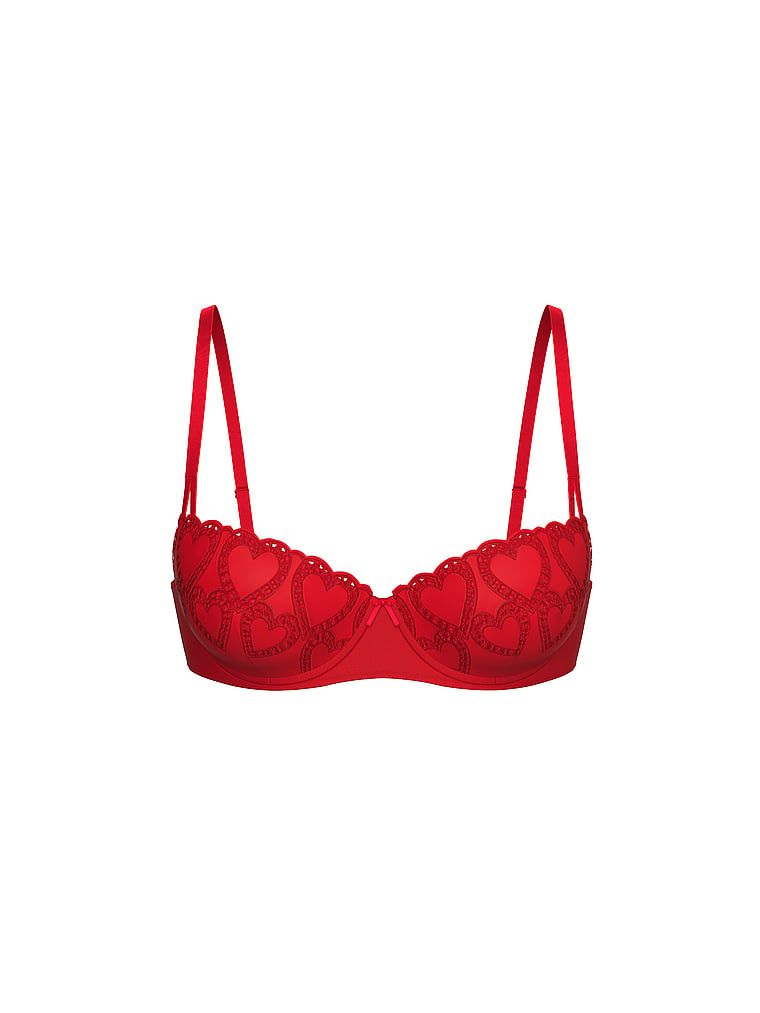 Wicked Heartbeat sutien balconette. Produsul este modelat și provine din colecția Dream Angels.