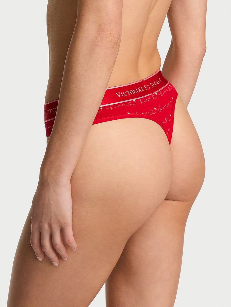 Tanga de bumbac cu logo la talie. Produsul este modelat și provine din colecția Bumbac.