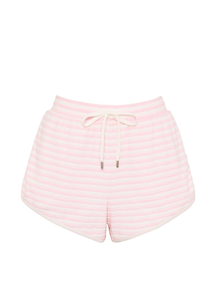 Pantaloni scurți micro Terry din bumbac. Produsul este modelat și provine din colecția Angel Essentials.