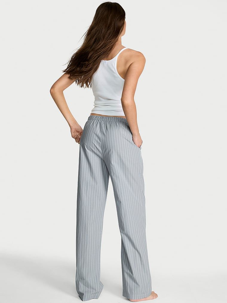 Pantaloni de pijama Heritage din bumbac Mix & Match. Produsul este modelat și provine din colecția Victoria's Secret.