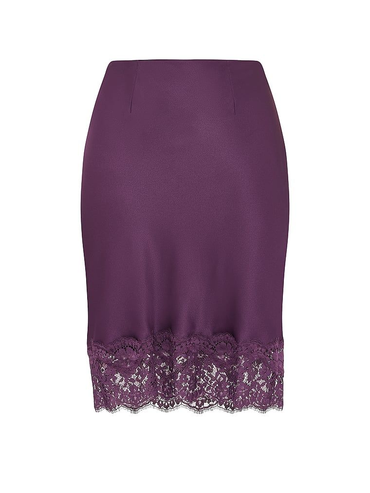 Fustă de satin finisată cu dantelă. Produsul este de culoare mov și provine din colecția Dream Angels.