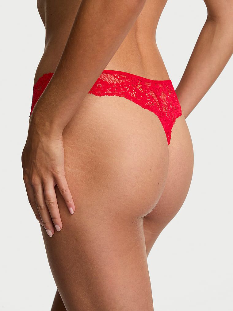 Tanga din dantelă. Produsul este de culoare roșie și provine din colecția Dream Angels.