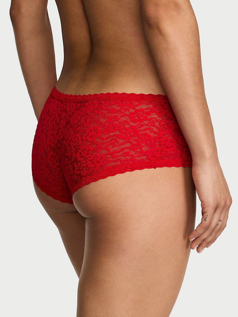 Pantaloni scurți din dantelă, pantaloni scurți cu talie joasă Boyshort. Produsul este roșu și provine din colecția Lacie.