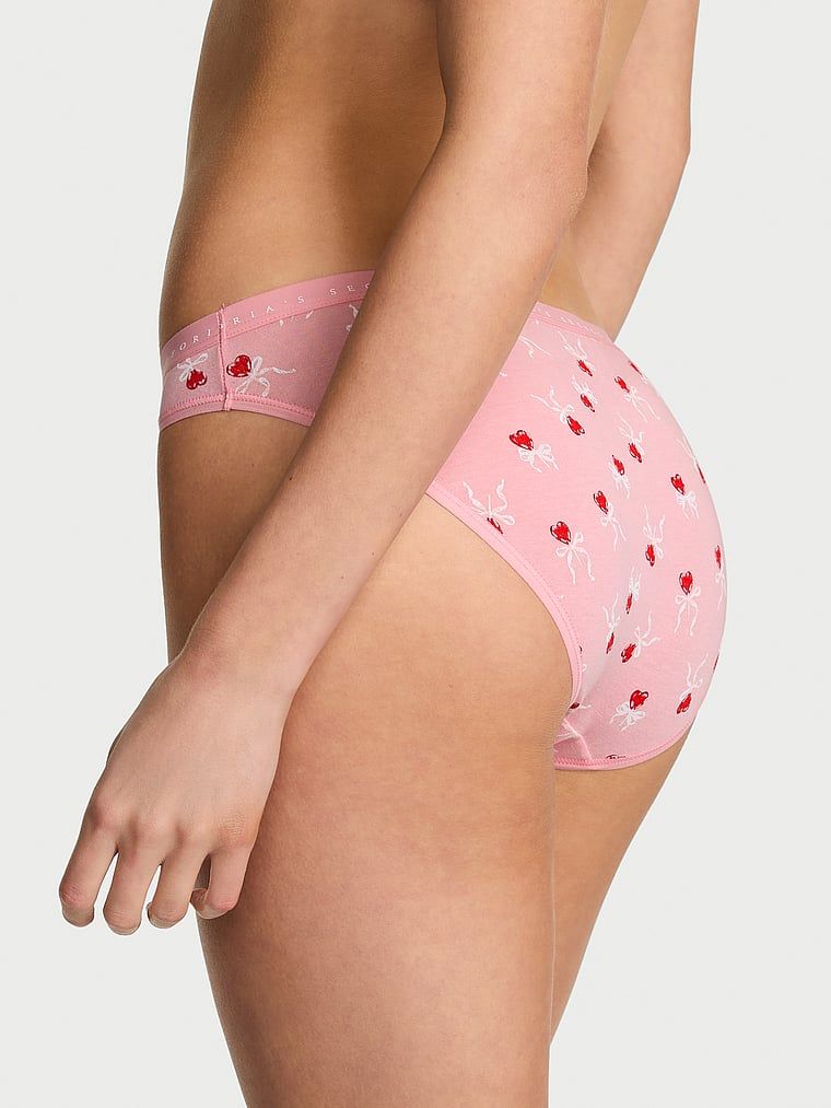 Chiloți de bumbac Bikini. Produsul este modelat și provine din colecția Victoria's Secret.