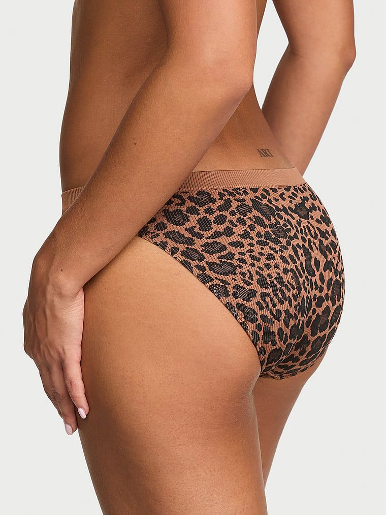 Chiloți de bikini cu coaste leoparde fără cusură. Produsul are o culoare cu model și provine din colecția Seamless (Seamless Collection).