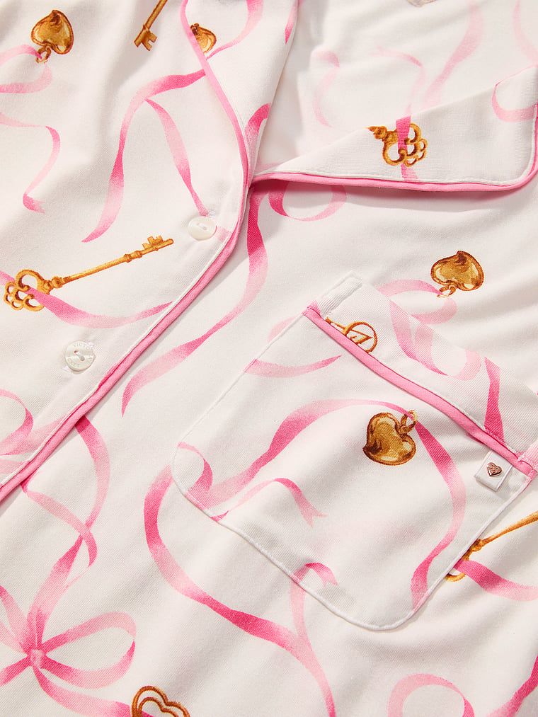 Pijamale făcute din SoSoft modal. Produsul are o culoare cu model și provine din colecția Victoria's Secret.