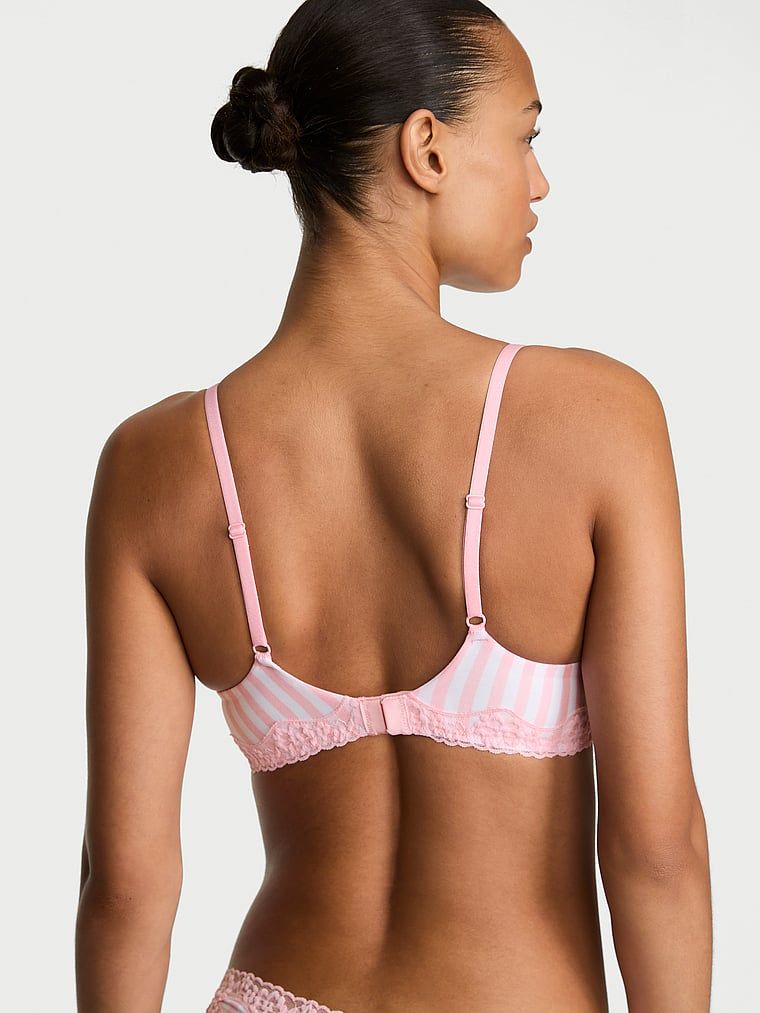 Sutien din bumbac ușor căptușit, Lace-Trim. Produsul este modelat și provine din colecția de tricouri.