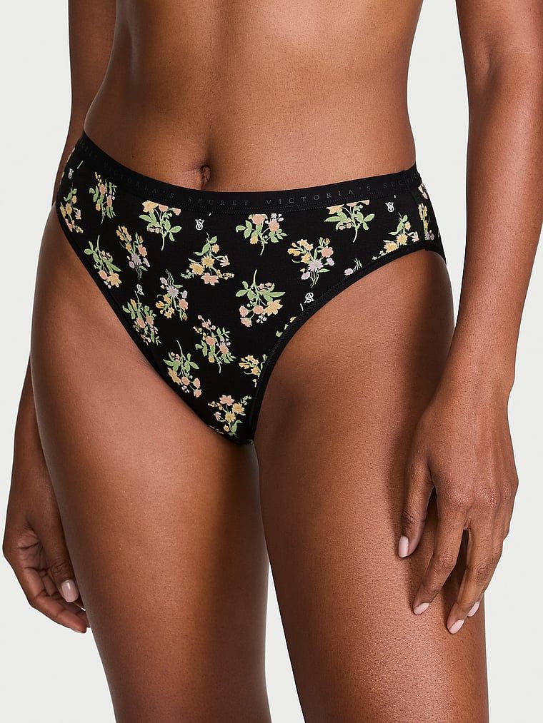 Chiloți din bumbac cu picioare înalte, pantaloni scurti cu picior înalt. Produsul are un model floral și provine din colecția Victoria's Secret.